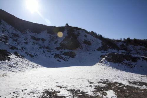 东山晴后雪,春意盎然，诗意盎然